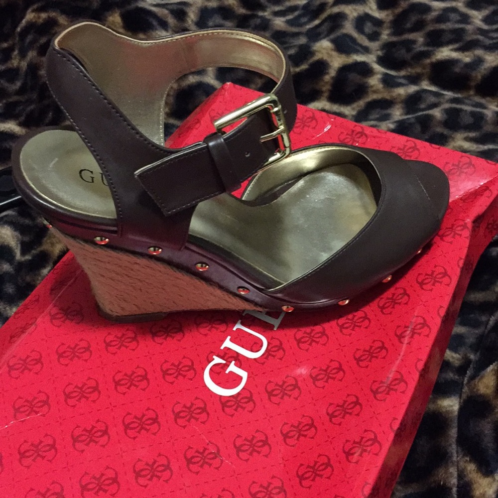 Guess dark brown wedges New with box 📦 Size 9